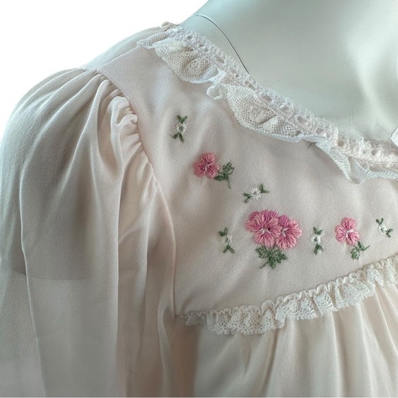 Miss Elaine Vintage ILGWU Pink Nylon Floral Embroidered Nightgown Small S - Picture 4 of 10